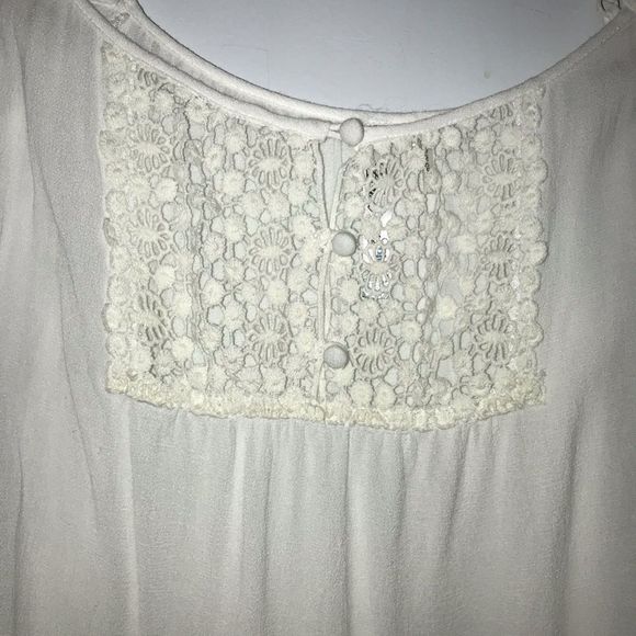 LIKE NEW Andree by Unit White Crochet Top Medium M - Picture 3 of 11